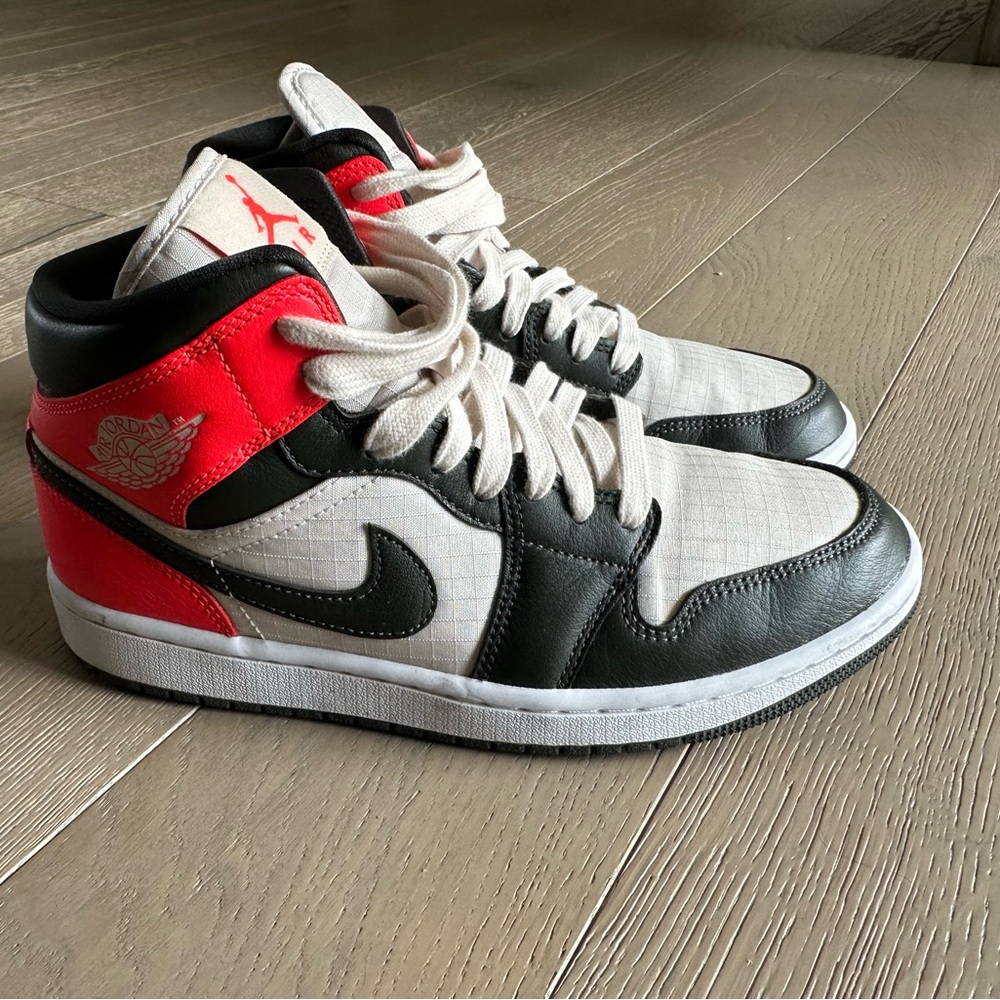 Nike Jordan woman’s size 8 sneakers